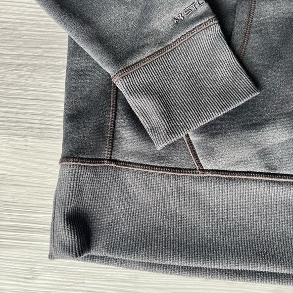 UNDER ARMOUR grey blue sweatshirt size S EUC - Picture 5 of 16